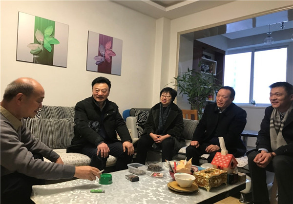 为深入贯彻习近平新时代中国特色社会主义思想，充分发挥律师行业党组织凝聚人心、汇聚力量、关爱律师、服务律师的作用、进一步增强广大律师荣誉感、归属感、使命感， 1月14日，在2020年新春佳节来临之际，甘