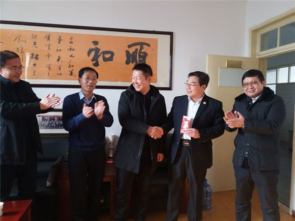 2020年1月14日13时许，甘肃省律师协会秘书长张维武驱车踏雪从金城来到金昌，代表省律协慰问我市的老病律师。市司法局二级调研员、市律师行业党委书记万国川、市律师协会会长陈炷昌等人陪同。