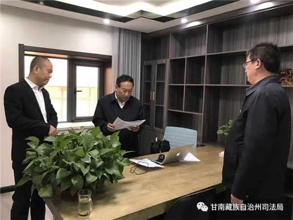 为进一步推动全州律师、公证和司法鉴定行业队伍教育整顿和突出问题专项治理工作深入开展，4月6日，甘南州司法局党委书记、局长郭路带领分管副局长和工作人员到合作市对甘肃佳运（甘南）律师事务所、甘肃利安司法鉴