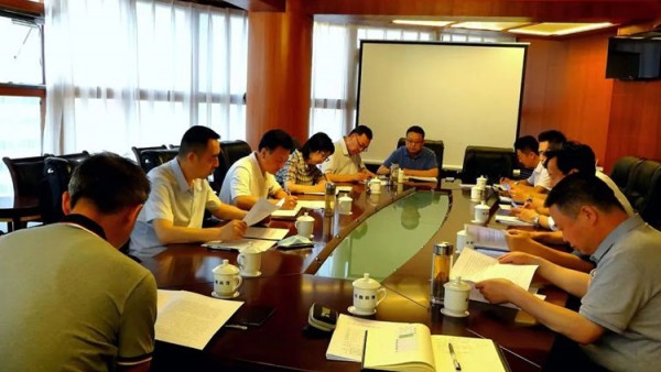 6月19日，省律协召开七届十九次会长办公会。省律协会长赵耀主持会议。省律协副会长王金贵、王祖国、刘吉颖、雷声、杨永明参加会议。会议特邀省律协监事长陈玉萍到会监督。会议现场会前，省第十四次党代会代表、省