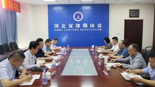 近日，甘肃省律师协会会长赵耀一行前往河北省律师协会、浙江省律师协会考察交流并座谈，省律师协会副会长王祖国、刘吉颖，秘书长朱鹏彦参加考察交流。在河北省律师协会座谈交流时，双方就加强律师协会建设、促进青年