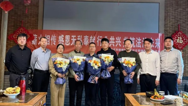 2026年1月18日上午10时30分，市律师协会举办了一场温馨而庄重的“薪火相传·行业共兴——历任领导班子答谢茶话会”。协会现任会长、副会长与往届领导欢聚一堂，品茗叙旧，共话发展，在氤氲茶香中传承行业..