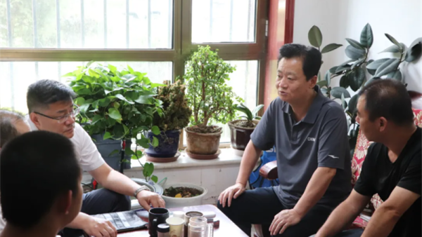 为切实落实律师行业关爱帮扶机制，传递律师行业的温暖与关怀，进一步增强全省律师队伍的归属感、幸福感和凝聚力，7月17日，甘肃省律师协会会长陈灿一行赴张掖市开展困难律师走访慰问工作，专程慰问两名因病导致生..